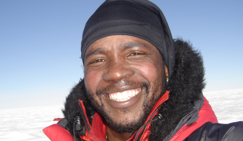 Season-6.-3—Sibusiso-Vilone-
